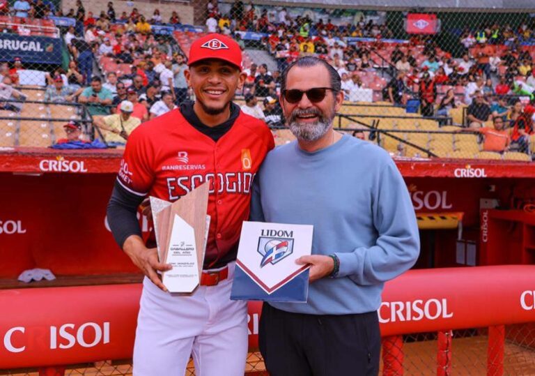 Erik González es elegido Caballero del Año de LIDOM