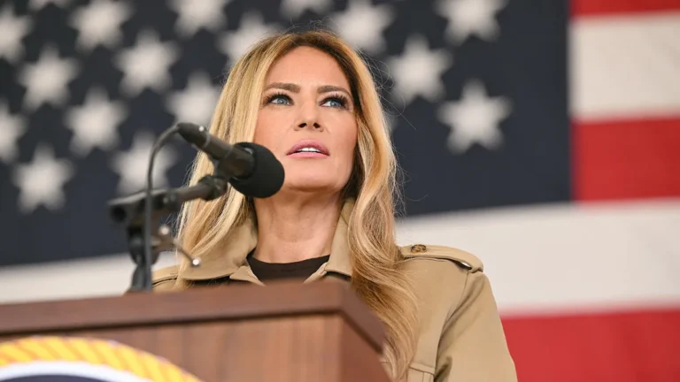 Melania Trump pide unidad y protestar pacíficamente en medio de la crisis por los tiroteos en Minneapolis