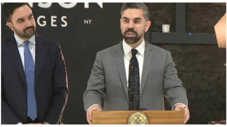 Zohran Mamdani nombra al dominicano Rafael Espinal como comisionado de Medios y Entretenimiento de Nueva York