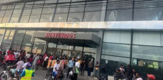 Tiroteo en tienda china de Verón deja tres heridos tras mujer desarmar a un agente de seguridad | Video