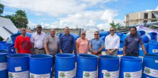 Alcaldía impulsa la campaña “Verón Punta Cana más limpio” con entrega de tanques de basura a líderes comunitarios de varios sectores de la zona