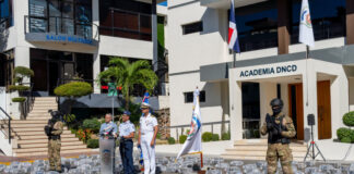 Incautan más de dos toneladas de presunta cocaína en operación conjunta con EE.UU. frente a Baní, RD