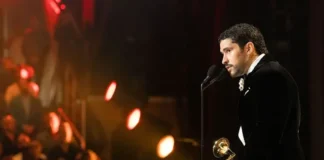 Bad Bunny hace historia en los Grammy y lanza contundente mensaje contra el ICE