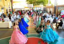 Celebran quinceaños colectivos a 21 adolescentes de escasos recursos en sector Las Cañitas