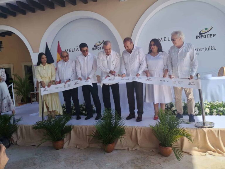 Inauguran Escuela de Hostelería Gabriel Escarrer Juliá en plaza Palma Real de Punta Cana