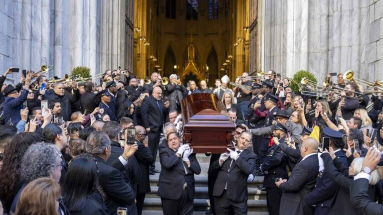 Entre aplausos y salsa: Nueva York despide a Willie Colón en emotivo funeral