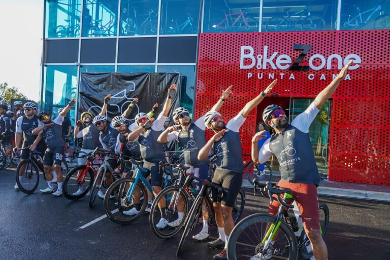 Más de 200 ciclistas participan en el Bambam’s Grand Prix en honor a Virgilio Cruz Aponte en Punta Cana