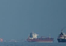 Irán reabre el estrecho de Ormuz, pero EE.UU. mantiene bloqueo naval y aumenta la tensión global