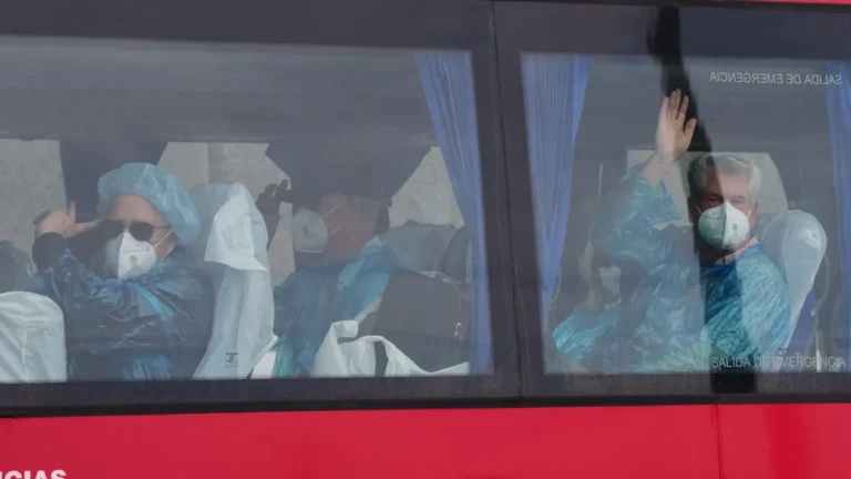 Tres neoyorquinos son puestos en cuarentena tras brote de hantavirus en crucero