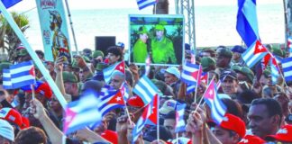 Miles de cubanos salen a las calles en apoyo a Raúl Castro mientras EE.UU. aumenta presión judicial y militar