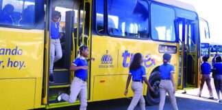 Gobierno busca integrar colegios privados al sistema TRAE para reducir los tapones en Santo Domingo