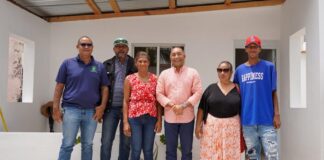 Con fondos del Ayuntamiento de Verón Punta Cana y aportes del alcalde Manolito Ramírez entregan vivienda a familia afectada por incendio en Samaritano