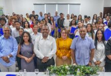 Alcalde Manolito Ramírez entrega 69 becas universitarias a jóvenes de Verón Punta Cana