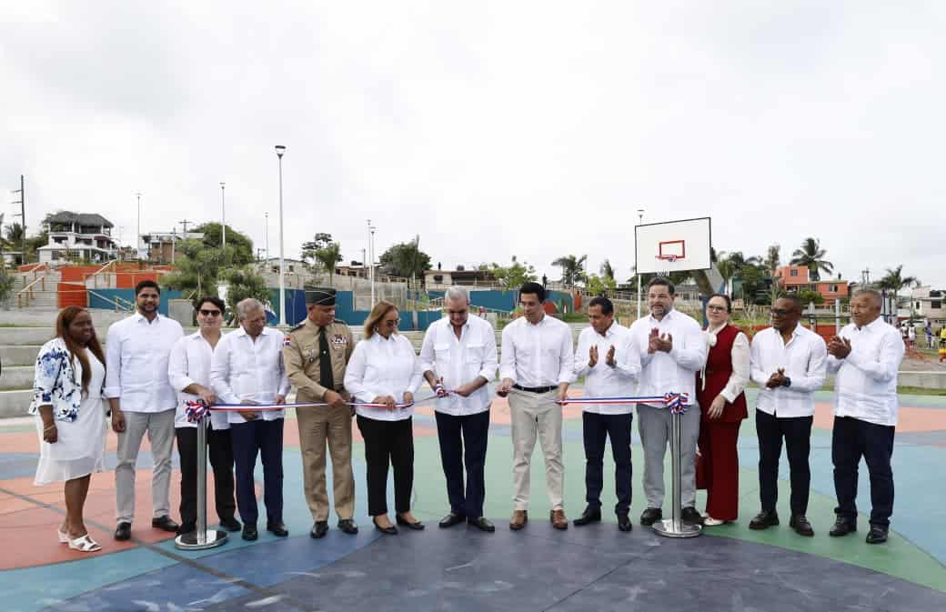Presidente Abinader inaugura Bulevar de la Salud en Haina y anuncia teleférico para Quita Sueño