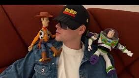 Bizarrap se une a Bad Bunny en el doblaje de ‘Toy Story 5’