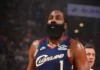 Arrestan a James Harden en Houston por porte ilegal de arma; fue liberado bajo fianza