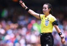 Katia Itzel García de México hace historia como la primera árbitra latinoamericana en dirigir un partido de un Mundial masculino