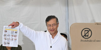 Congresista ordena suspensión provisional de Gustavo Petro; medida desata polémica en Colombia