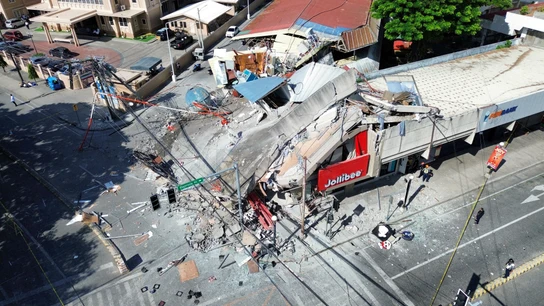 Terremoto de magnitud 7.8 deja decenas de muertos y heridos en Filipinas; emiten alerta de tsunami