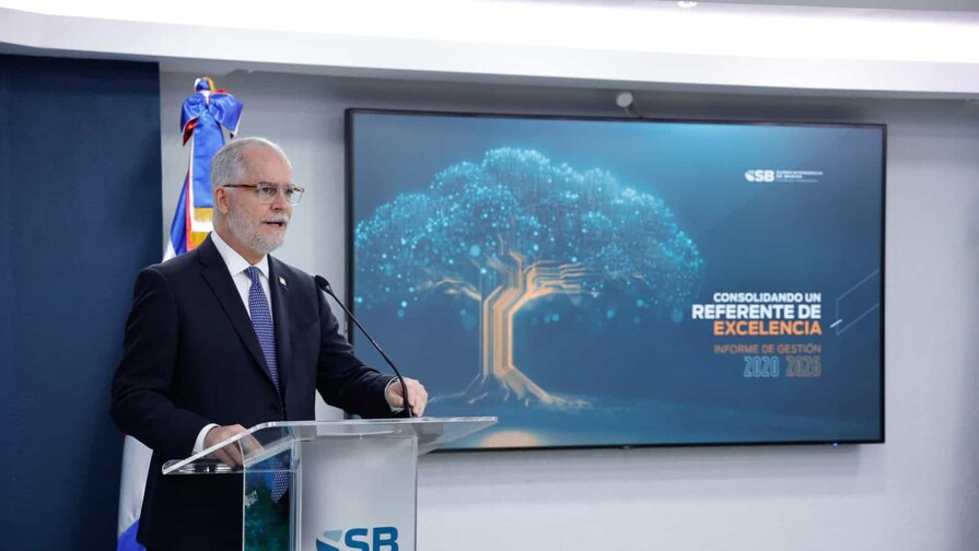 Alejandro Fernández deja la Superintendencia de Bancos tras seis años para dedicar más tiempo a su familia