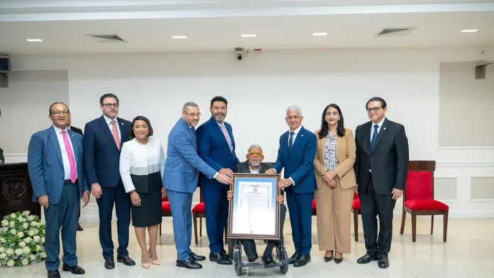 senado-de-la-republica-reconoce A RAMON TORRES