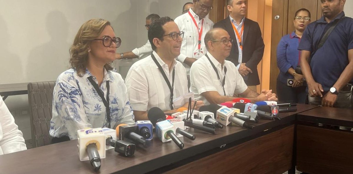 Luis Abinader asume la Presidencia del PRM hasta 2030; Juan Garrigó Mejía será Secretario General y Gloria Reyes secretaria de Organizacion