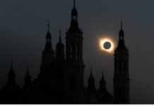 España y parte de Europa se oscurece en pleno día con histórico eclipse total de Sol