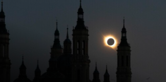 España y parte de Europa se oscurece en pleno día con histórico eclipse total de Sol