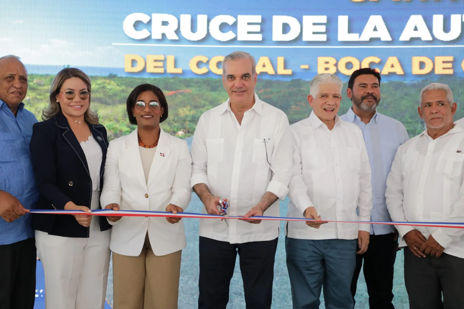 Presidente Abinader inaugura carretera Boca de Chavón tras más de 25 años de espera