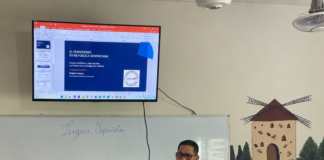 Colegio Dominico Cambridge de Bávaro realiza charla a estudiantes impartida por Robert Linarez sobre periodismo, redes sociales y la IA