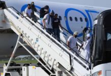Vuelo procedente de centro de deportaciones de ICE aterriza en República Dominicana sin información oficial sobre sus pasajeros