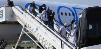 Vuelo procedente de centro de deportaciones de ICE aterriza en República Dominicana sin información oficial sobre sus pasajeros
