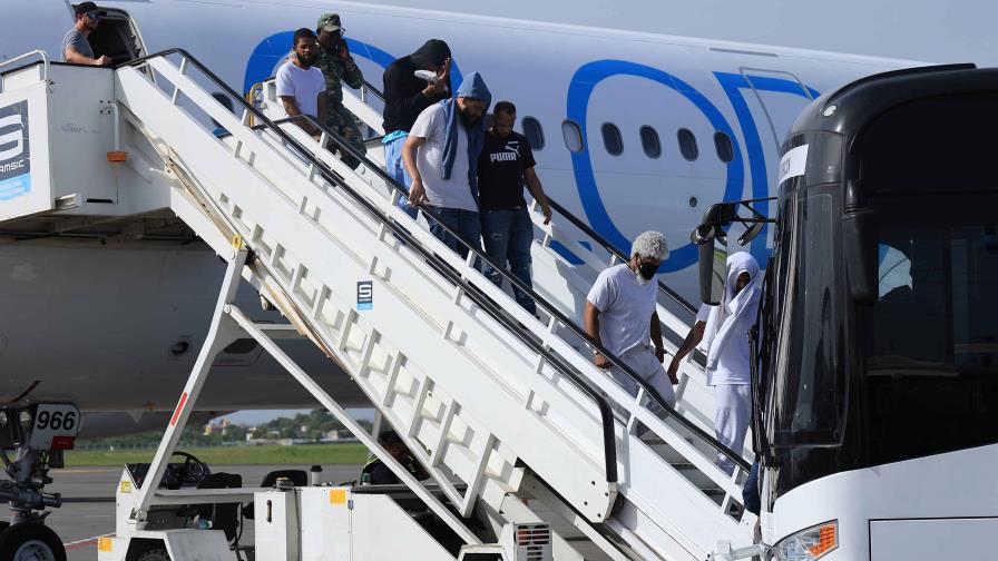Vuelo procedente de centro de deportaciones de ICE aterriza en República Dominicana sin información oficial sobre sus pasajeros