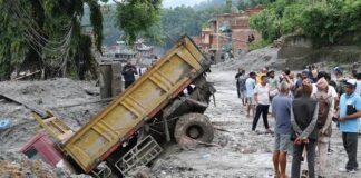 Riada en Nepal supera los 1,000 muertos y deja más de 4,500 desaparecidos
