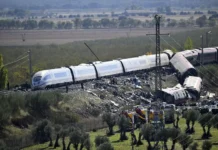 Tragedia ferroviaria en España deja al menos 68 muertos y decenas de heridos tras choque de trenes de alta velocidad