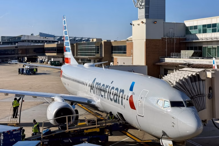 American Airlines cierra oficina en Santo Domingo y deja sin empleo a 130 trabajadores