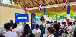 Estudiantes del Dominico International School reciben charla sobre finanzas personales impartida por el Banco Popular