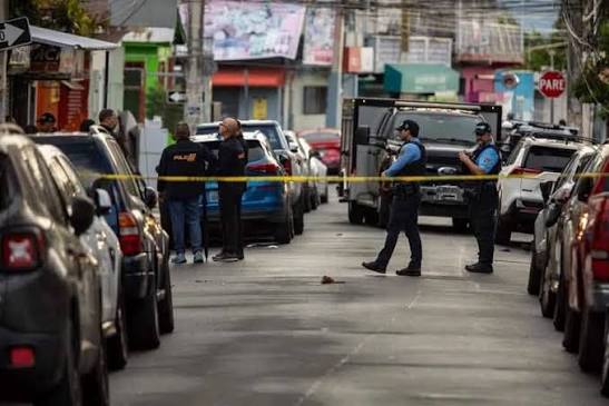 Tres muertos, incluido un dominicano, y ocho heridos deja tiroteo en negocio de Puerto Rico
